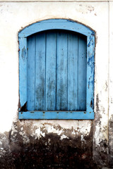 Obraz na płótnie Canvas old wooden door in the wall