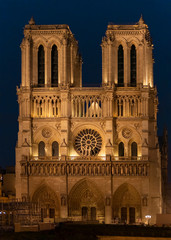 Fototapeta na wymiar Notre Dame Catrhedral at night in Paris France