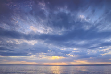 Naklejka na ściany i meble sky above water / texture background, horizon sky with clouds on the lake