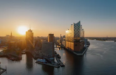 Luftaufnahme Sonnenaufgang Hamburg Hafen mit Blick auf die Elbphilharmonie © Daniel Fröhlich