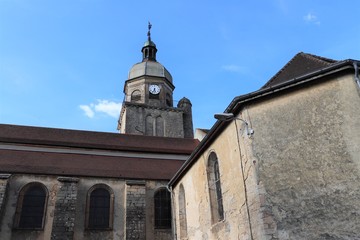 Fototapeta na wymiar Village de Saint Amour dans le Jura - Eglise Saint Amour Bellevue construite au XV ème siècle