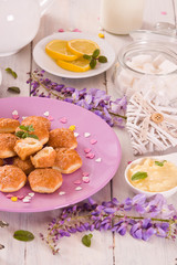Puff pastries with custard cream.