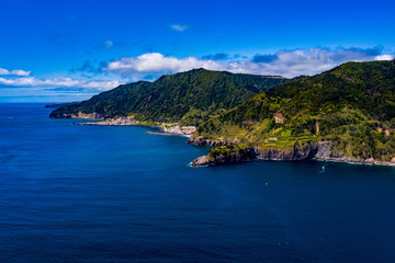 Sao Miguel - Die Azoren aus der Luft mit der Drohne. Meer, Strand, Küste und Landschaften aus der Luft