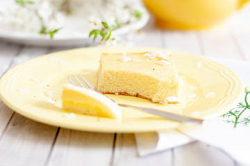 Cheesecake decorated with edible white petals