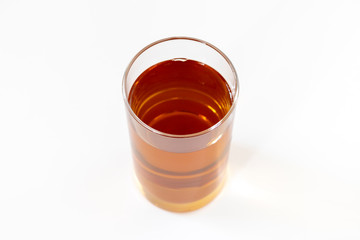 ガラスのコップに入れたお茶