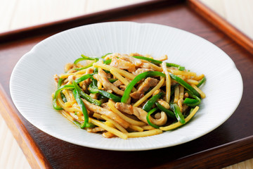 チンジャオロース　青椒肉絲　Chinese stir-fry containing green peppers and meat