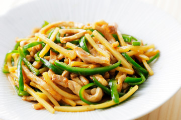 チンジャオロース　青椒肉絲　Chinese stir-fry containing green peppers and meat