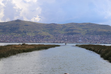チチカカ湖　プーノ　ペルー