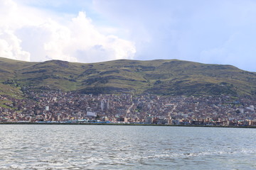 チチカカ湖　プーノ　ペルー