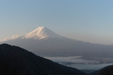 朝焼け 冠雪の富士山