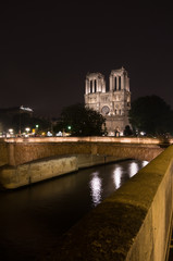 Fototapeta na wymiar Notre Dame lit up at night
