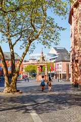 Mainz, der Marktplatz mit dem Marktbrunnen. 21.04.2019.
