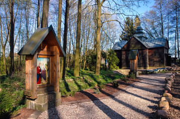 Fototapeta na wymiar Historic wooden chapel next to Holy Spring in Hodyszewo village