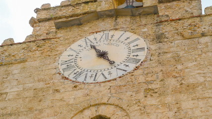 16744_The_big_old_wall_clock_on_the_church_in_Palermo_Sicily_Italy.jpg