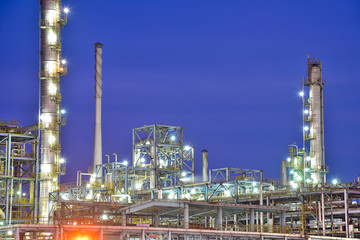 Obraz na płótnie Canvas Close-up of pipelines and destillation tanks of an oil-refinery plant