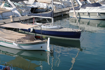 Obraz premium small boats in the marina