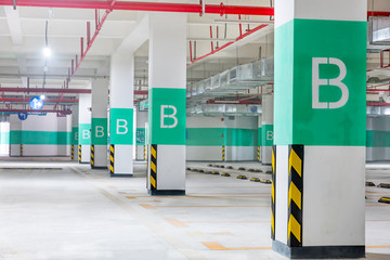 Underground parking lot and the water supply pipe