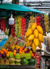 Obststand an der Straße in Bangkok