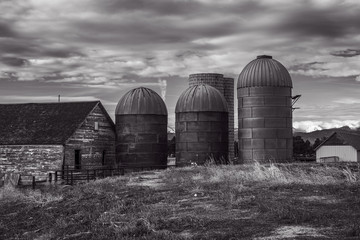 Fototapeta na wymiar silo and barn