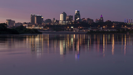 Fototapeta premium Kansas City Skyline o wschodzie słońca