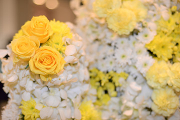 Obraz na płótnie Canvas bouquet of yellow roses