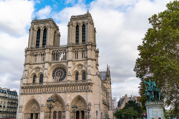 Fototapeta na wymiar Cathedrale Notre-Dame de Paris