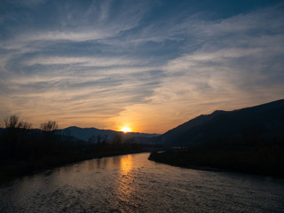 Obraz premium sunset in the mountains by the river Ukraine