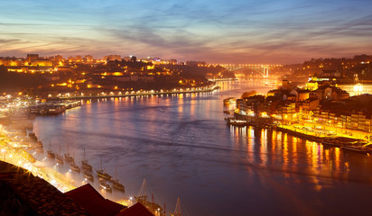 Fototapeta premium Porto: night panorama of Ribeira and Douro river, Portugal