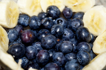 Heidelbeeren mit Banane zum Nachtisch
