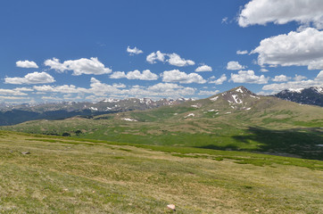 Fototapeta na wymiar Flat Top Mountain and Scott Gomer Creek valley scenic view from Bierstadt trail (Clear Creek County, Colorado, USA)