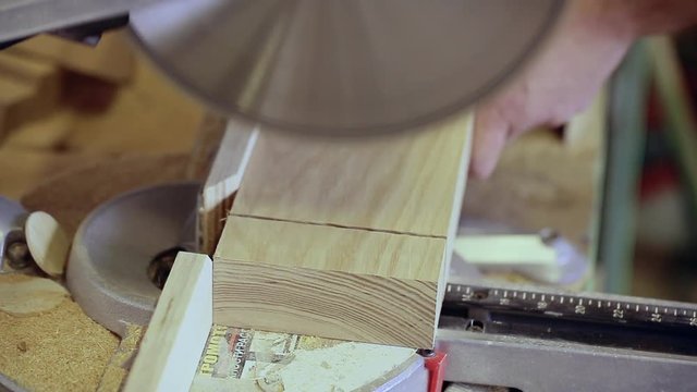 Cutting wood board with circular saw