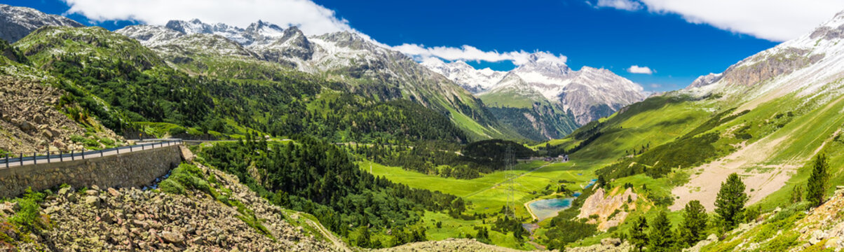 Mountain Road To Albula Pass - Swiss Mountain Pass Near Sankt Moritz In The Canton Of Graubunden. Switzerland