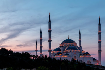 Fototapeta na wymiar Istanbul Camlica Mosque or Camlica Tepesi Camii, Istanbul, Turkey