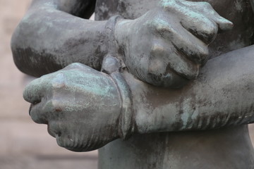 Stauffenberg Statue im Bendlerblock gefesselte Hände