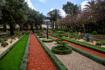 Obraz premium Beautiful view of Bahai Gardens during a cloudy day. Taken in Haifa, Israel.