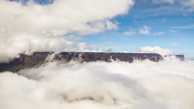 ギアナ高地のロライマ山 雲海タイムラプス