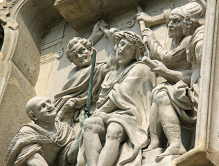 Cristo deriso e percosso dalle guardie; altorilievo in facciata della chiesa di Santa Maria della Passione; Milano