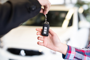 Autokauf, Kaufvertrag, Schlüsselübergabe 