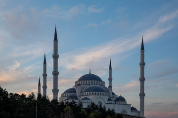 Fototapeta na wymiar Istanbul Camlica Mosque or Camlica Tepesi Camii, Istanbul, Turkey