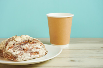 Bread and drink on the table. rustic bread. French bread. テーブルの上のパンとドリンク。リュスティック、フランスパン。