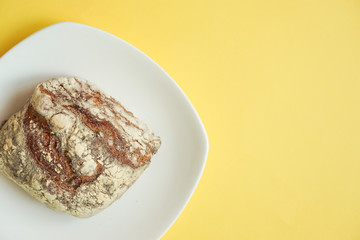 Bread on the table. rustic bread. French bread. テーブルの上のパン。リュスティック、フランスパン。
