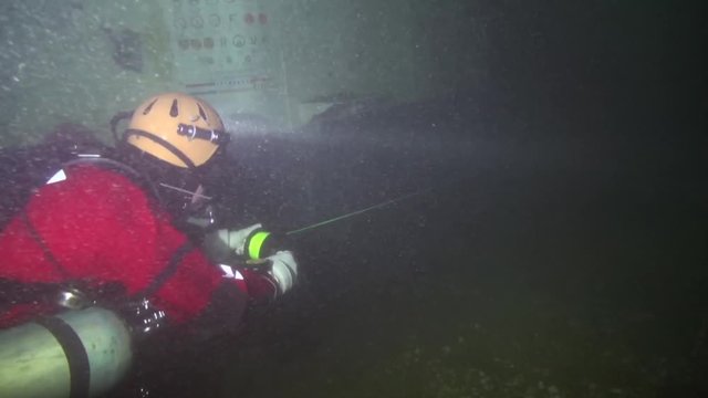 Diver reels in the line on the way out of the wreck