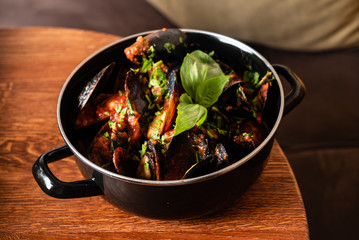 Steamed mussels in white wine sauce