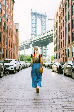 Walking towards the Manhattan Bridge