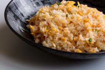 中華料理炒飯を箸であげるパサパサ美味しい子供の大好物