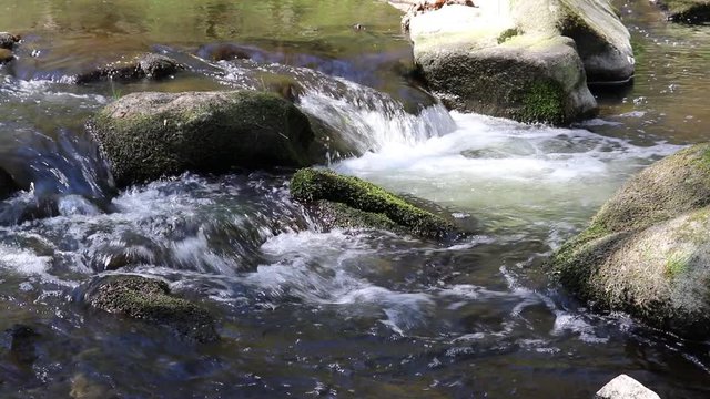 flie&szlig;endes Wasser