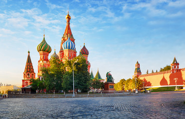 Obraz premium Moscow, Russia - Red square view of St. Basil's Cathedral at sunrise, nobody