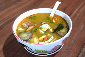 Tom yum seafood