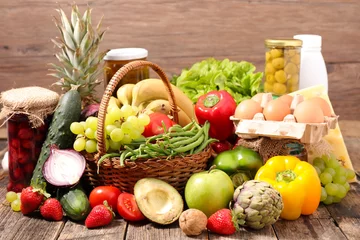 Foto op Plexiglas wicker basket with vegetable, fruit and grocery © M.studio