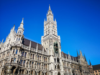 Fototapeta premium The New Town Hall, Marienplatz, Munich. Blue sky and sunshine. 